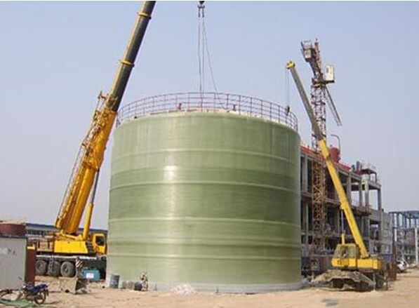 玻璃鋼儲罐施工現(xiàn)場實(shí)拍大圖